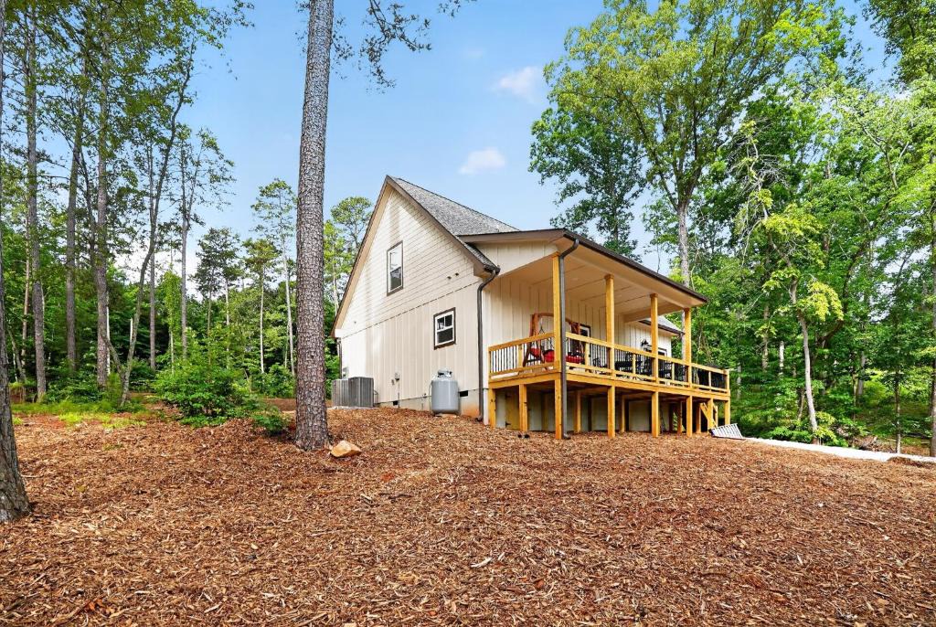 West Union House | Guest House at The Starling Bear Den