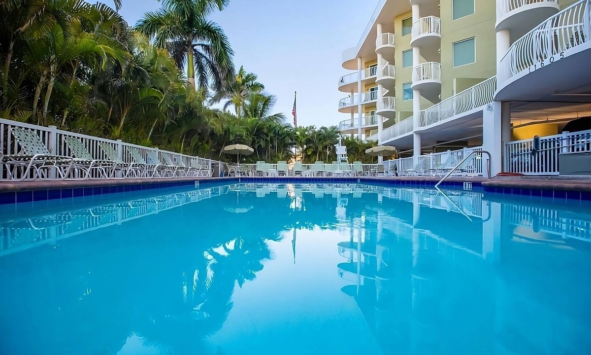 Treasure Island Hotel | Gulf Coast Condo Retreat | Walk to Beach & Local Dining l 3 Units of 2BR Suites