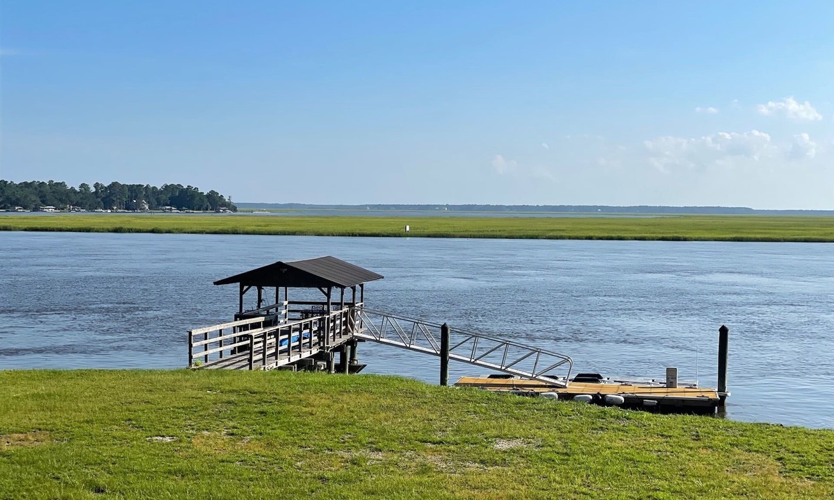Midway House | Halfmoon on The Newport River