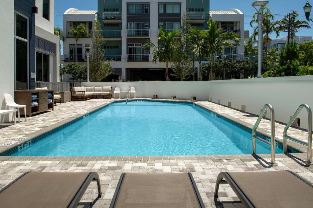 Pineapple Grove Arts District Hotel | Hampton Inn Delray Beach