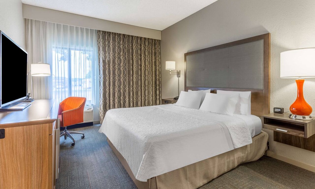Eau Claire Hotel | Hampton Inn Eau Claire