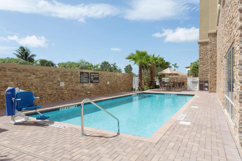 Pompano Isles Hotel | Hampton Inn Fort Lauderdale Pompano Beach