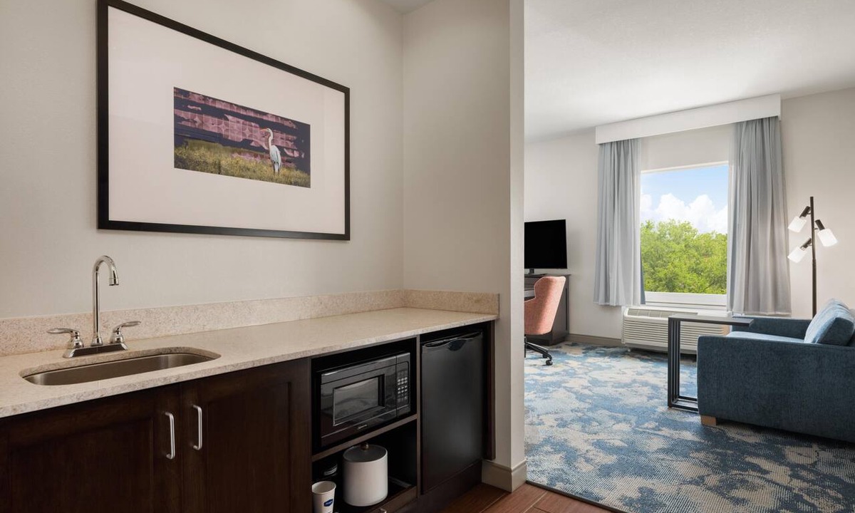 DeLand Hotel | Hampton Inn & Suites Deland