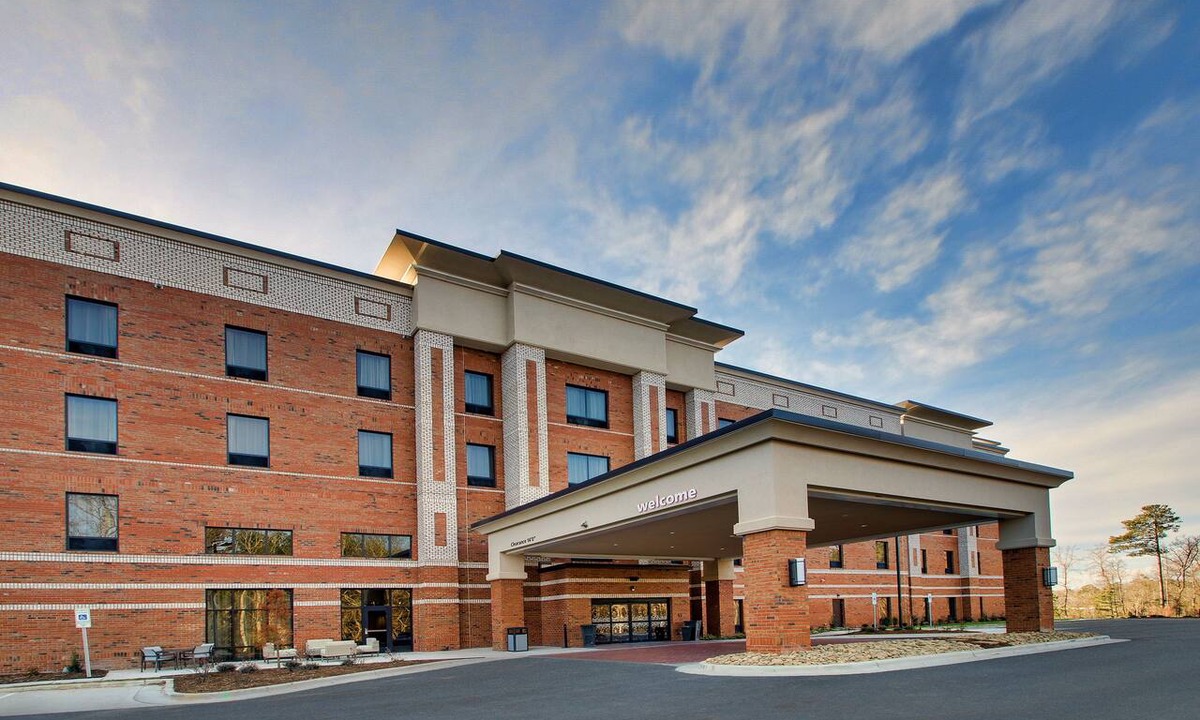 Southeast Raleigh Hotel | Hampton Inn & Suites Knightdale Raleigh