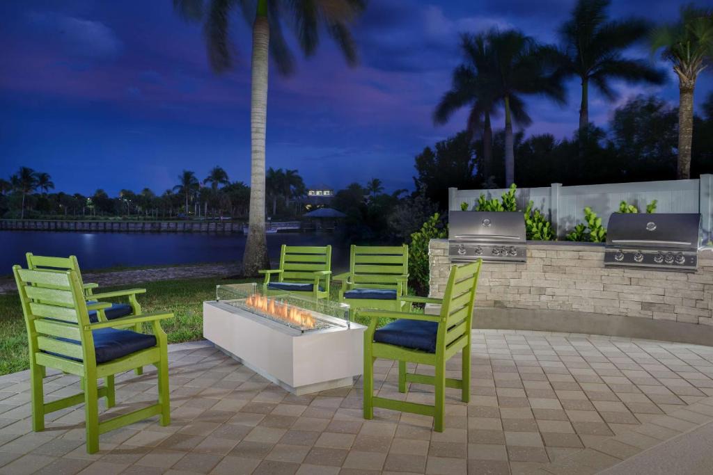 Isles of Collier Preserve Hotel | Hampton Inn & Suites Naples South