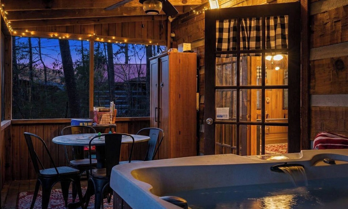 Sevierville Cabin | Hapey Memories-Resort Quiet+Fenced Yard-2BR/2BA-15 Min to Dollywood