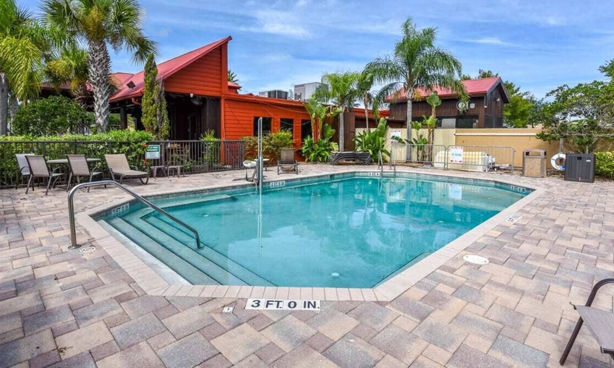 National Gardens Condo | Harley Retreat Close to Beach, Onsite Pool, WiFi