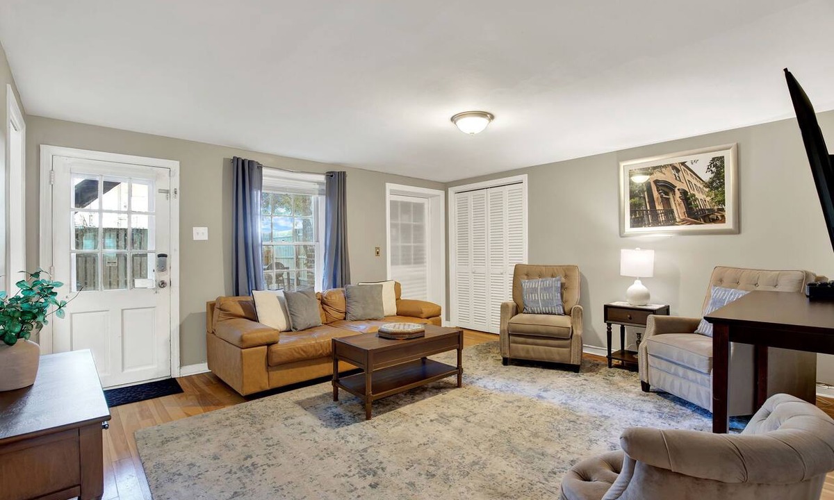 Historic District - North Apartment | Heated Pool Access | 5*Clean | Flex Cancelation
