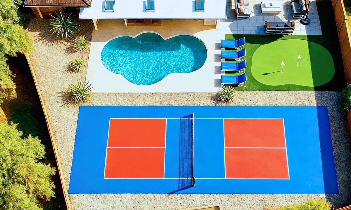 Savannah House | Heated Pool - Pickleball - Putting Green