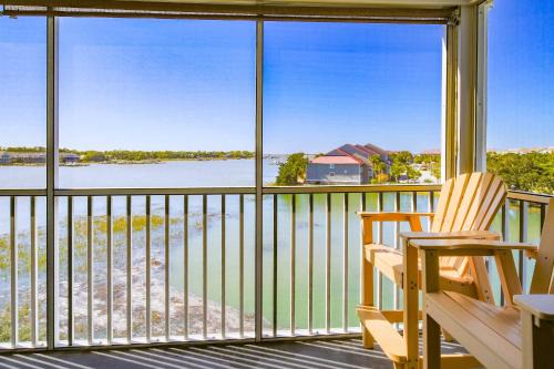 Folly Beach House | Hello Sunshine
