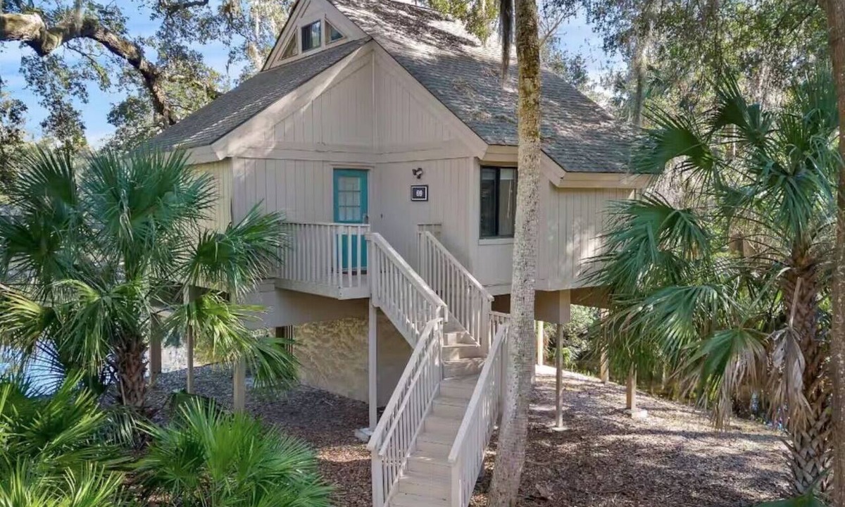 Oceanside House | Heron's Haven · Sea Pines Retreat·Short Walk to Beach·3BR Sleeps 10·Pet-Friendly