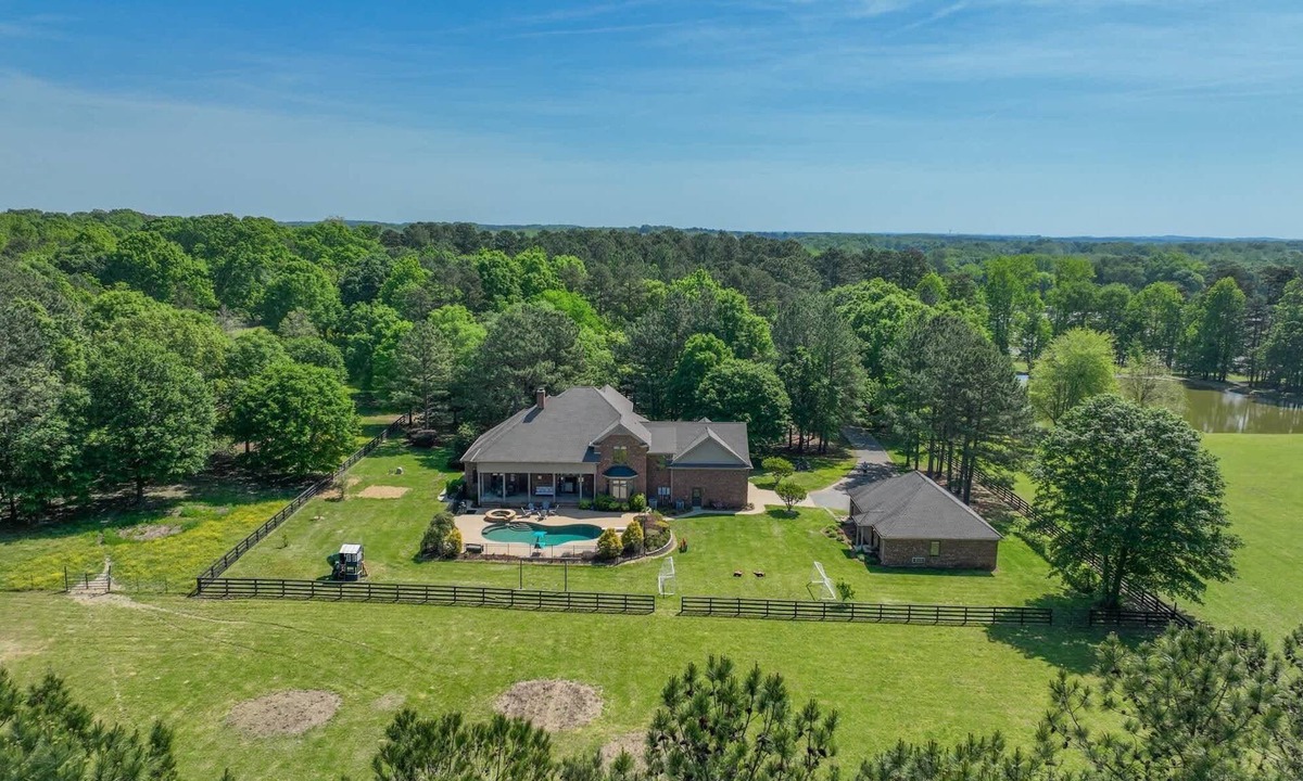 Stanfield House | Hidden Haven on 9 acre, pond, barn and more, sleeps 20