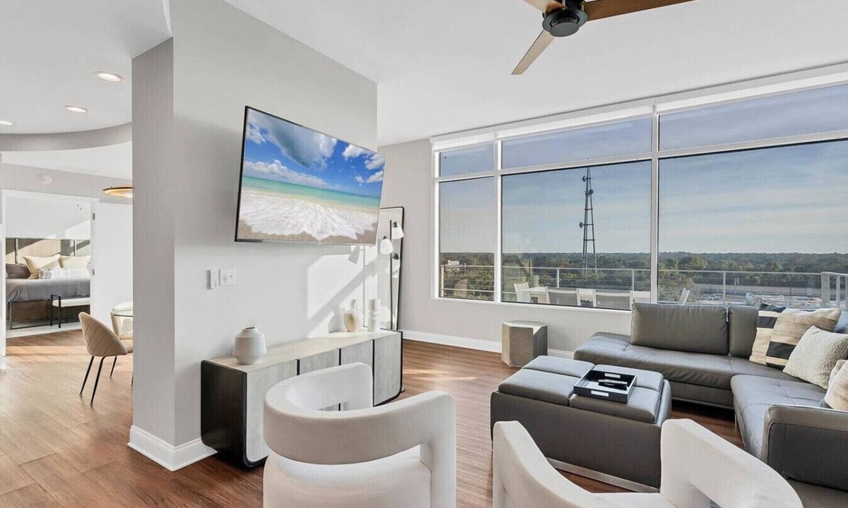 South Eola Apartment | High-End Downtown Orlando Penthouse with Patio