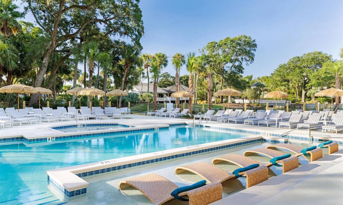 Shipyard Plantation Hotel | High Tides and Good Vibes! Beachfront, with Outdoor Pool, Near Chaplin Park