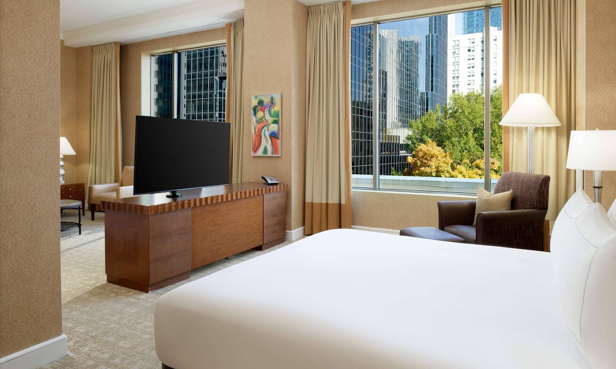 Charlotte Center City Hotel | Hilton Charlotte Uptown