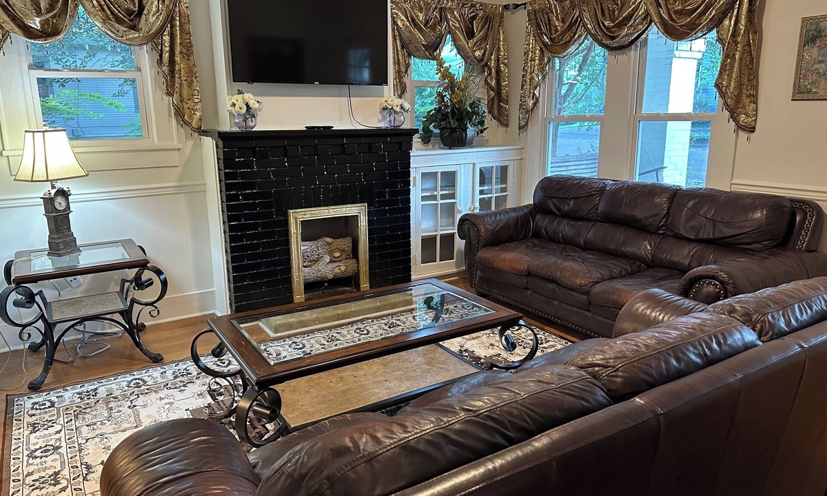 Brookhaven House | Historic 3-bedroom house with AC in charming Brookhaven