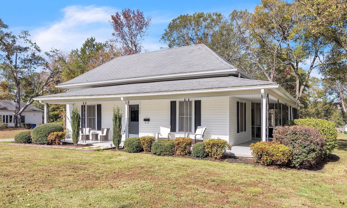 Simpsonville House | Historic 3BR with Porch & Fire Pit near Downtown