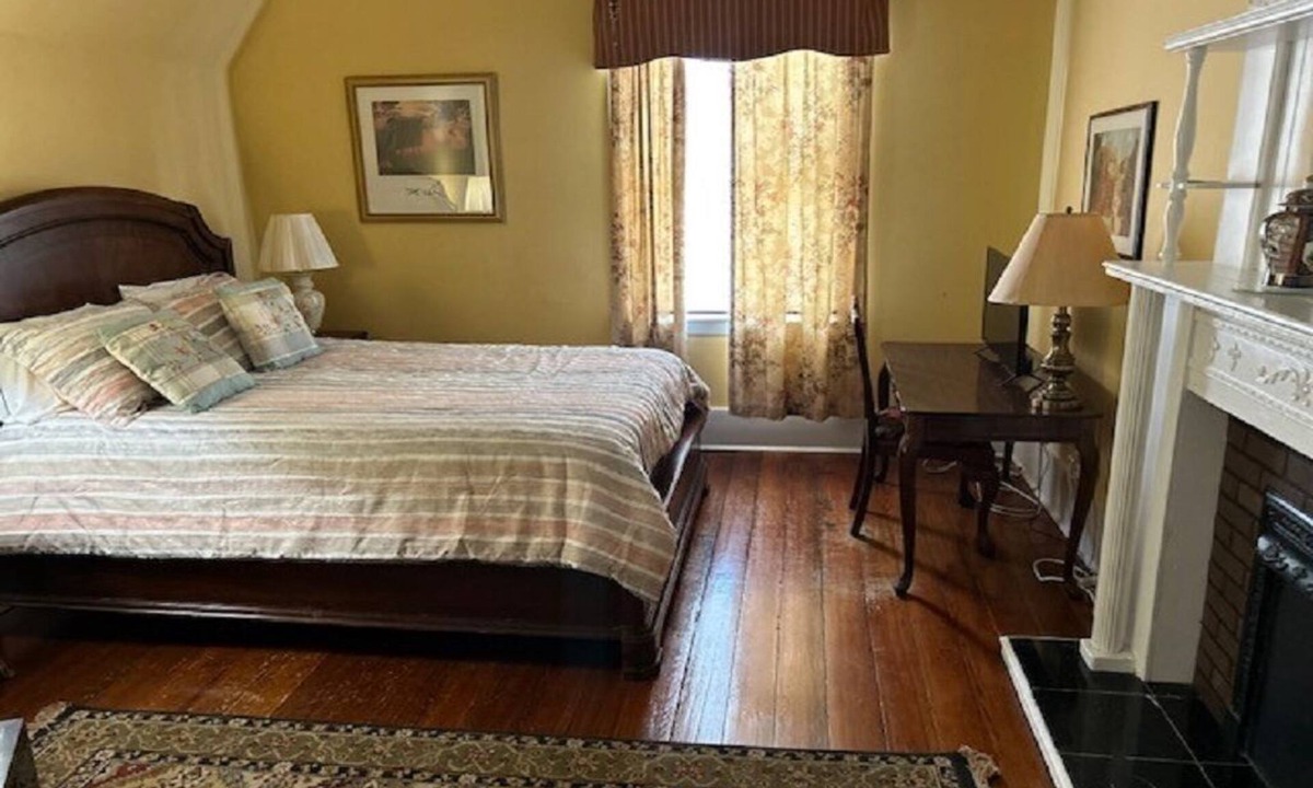 Waynesboro House | Historic 4 BD/4 BA in quaint Waynesboro - "The Bird Dog Capital of the World"