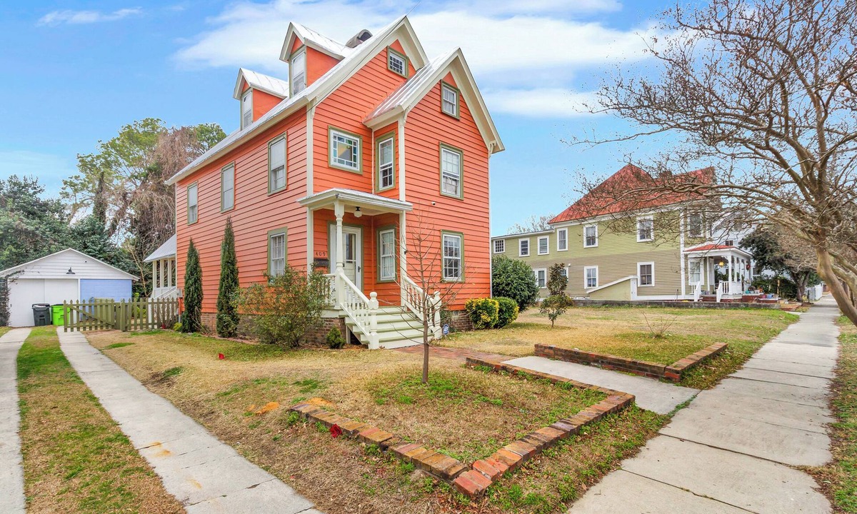 New Bern House | Historic Downtown New Bern 3-Bed Home – Fenced Yard, Pet-Friendly & Parking!