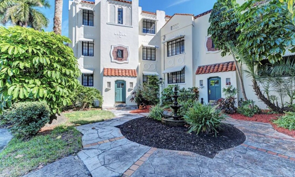 Bradenton Condo | Historical Peaceful Former Hotel in Promenade Riverwalk Downtown Area