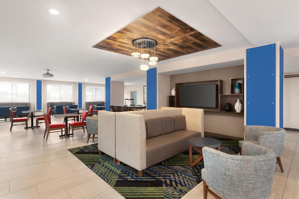 Vero Beach Hotel | Holiday Inn Express Vero Beach-West I-95 by IHG