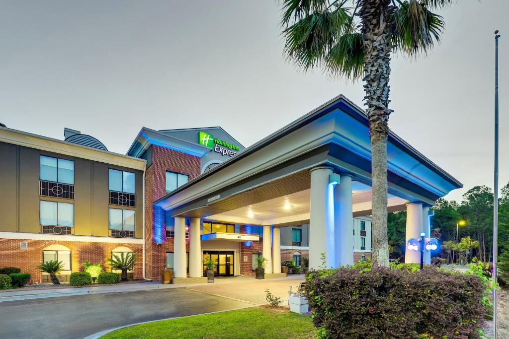 Flemington Hotel | Holiday Inn Express Hotel & Suites Hinesville by IHG