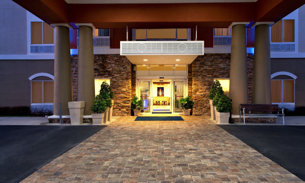 Lake Wales Hotel | Holiday Inn Express Lake Wales N-Winter Haven by IHG