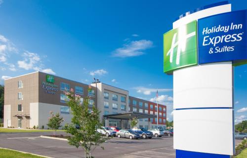 Greenwood Hotel | Holiday Inn Express & Suites Greenwood Mall by IHG