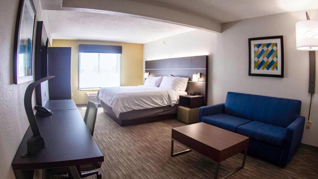 Concord Hotel | Holiday Inn Express & Suites Charlotte-Concord-I-85 by IHG