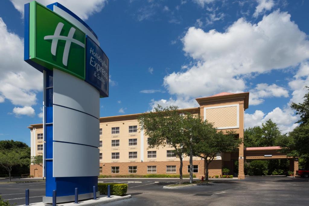 Plant City Hotel | Holiday Inn Express & Suites Plant City by IHG