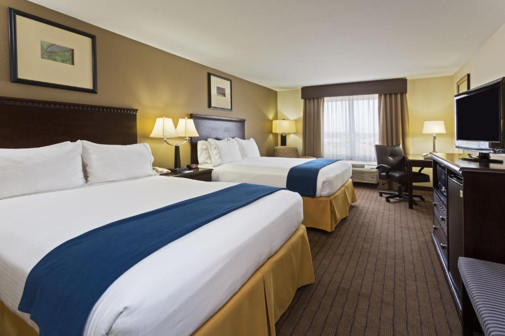 Moultrie Hotel | Holiday Inn Express & Suites Moultrie by IHG