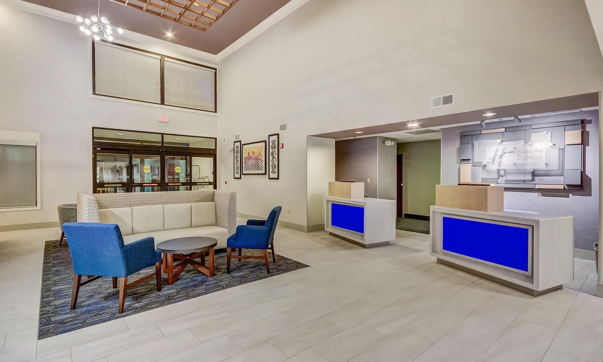 Greenville - Spartanburg Hotel | Holiday Inn Express & Suites Greenville Airport by IHG