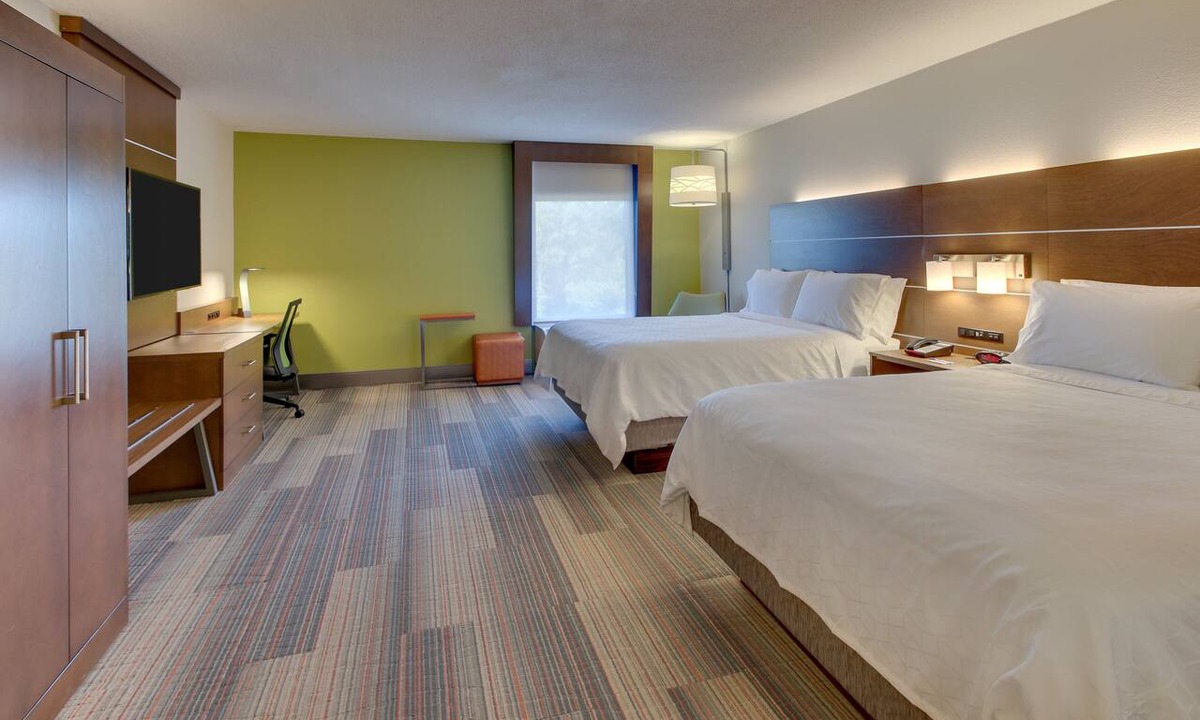 Sandy Springs Hotel | Holiday Inn Express & Suites Atlanta N-Perimeter Mall Area by IHG