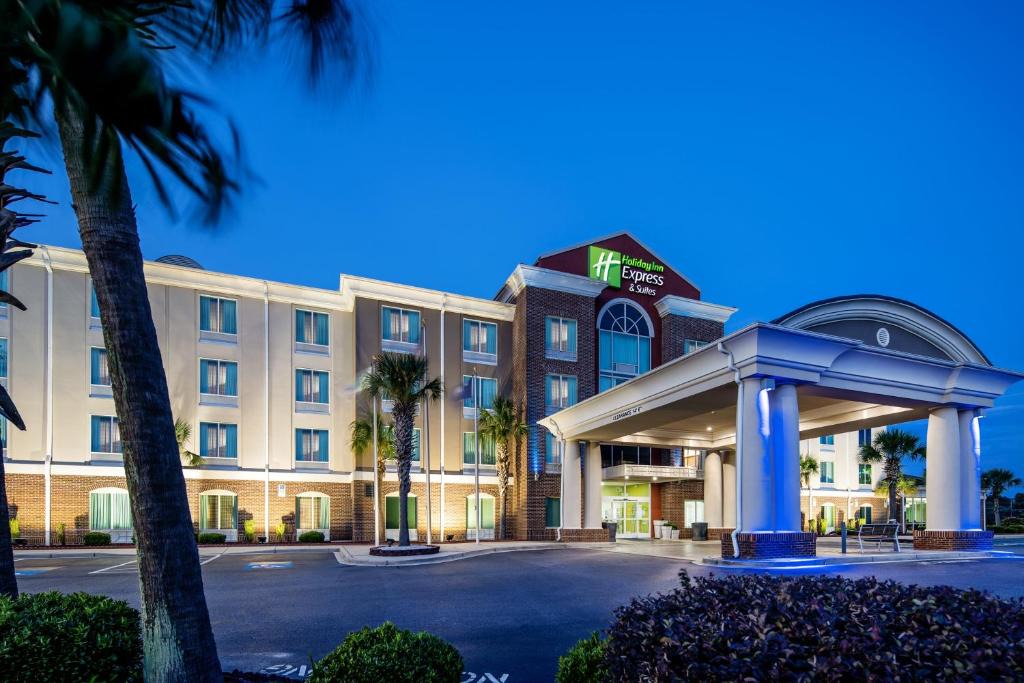 Florence Hotel | Holiday Inn Express & Suites Florence I-95 at Hwy 327 by IHG