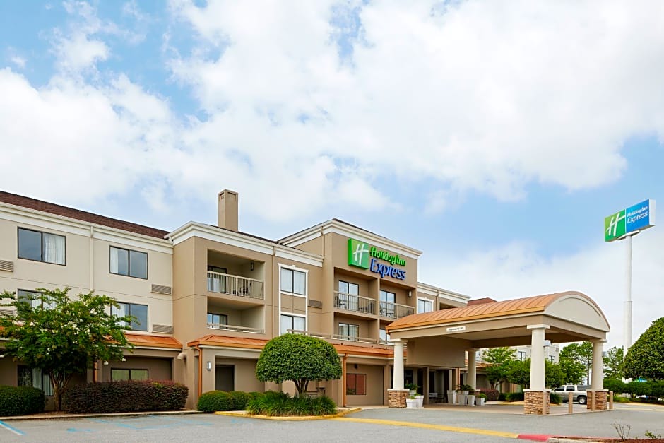 Tifton Hotel | Holiday Inn Express Tifton, an IHG Hotel