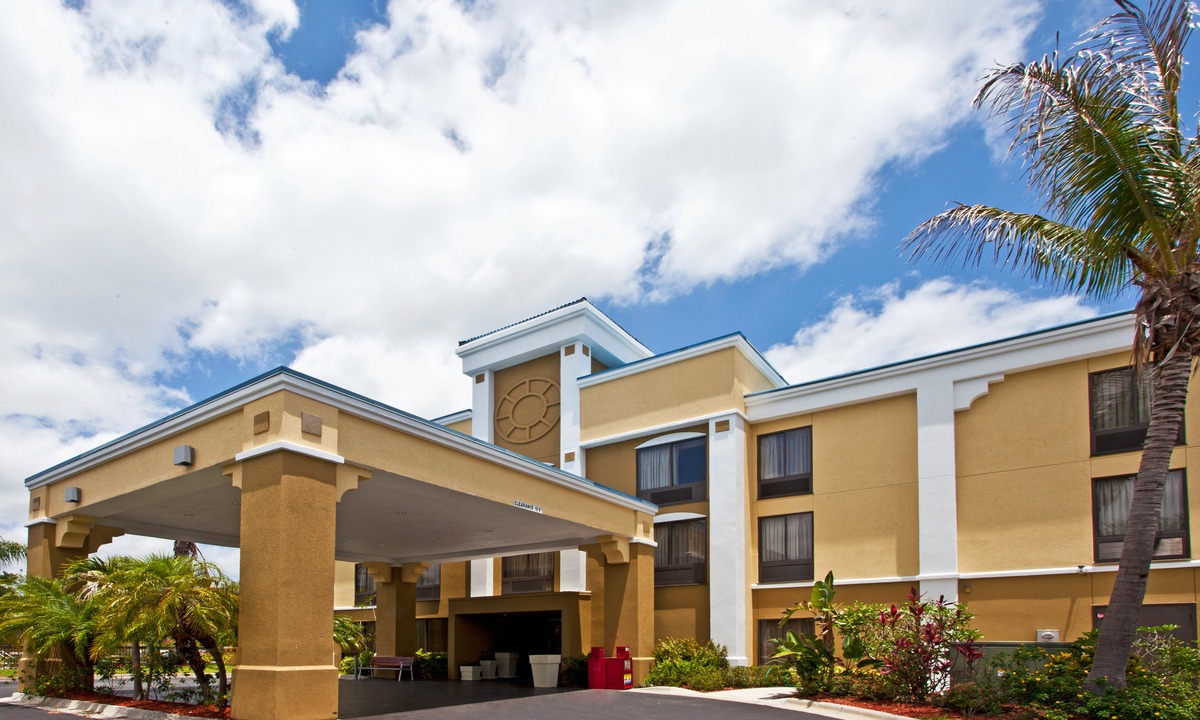 Vero Beach Hotel | Holiday Inn Express Vero Beach-West, an Ihg Hotel