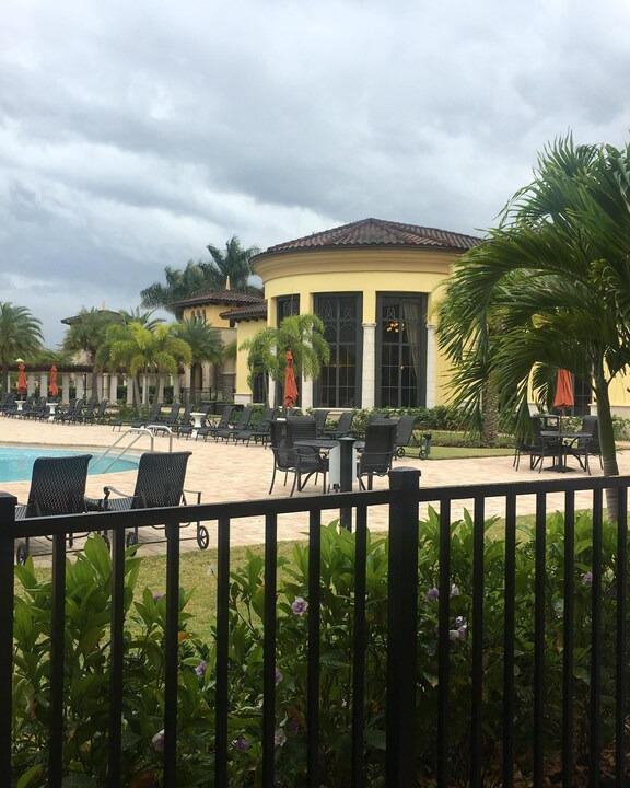 Gran Paradiso Condo | Holiday minutes from the world famous Gulf Coast