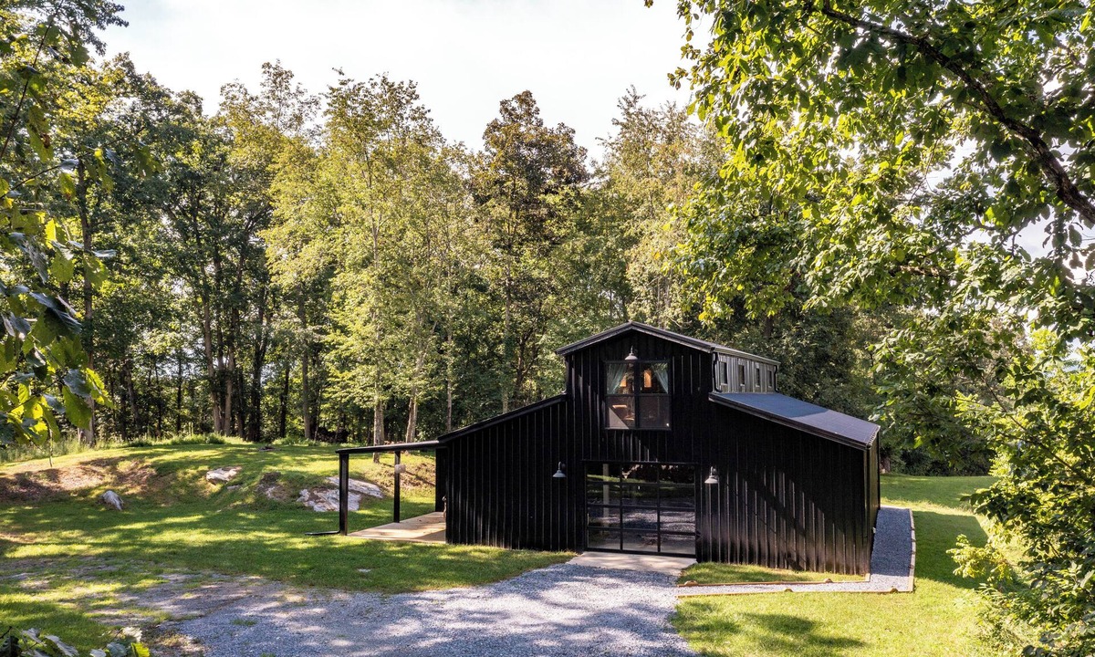Bluff City House | Holston View Hideaway Spacious secluded Barn minutes from South Holston River.