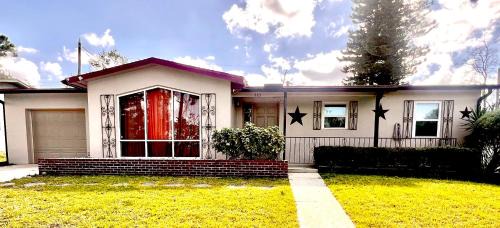 Deltona Lakes House | Home away from Home!