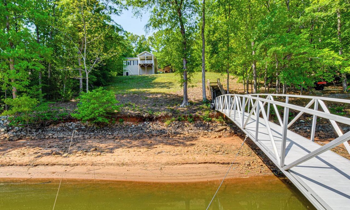 Toccoa Cottage | Home on Lake Hartwell! Dock, Decks & Endless Fun