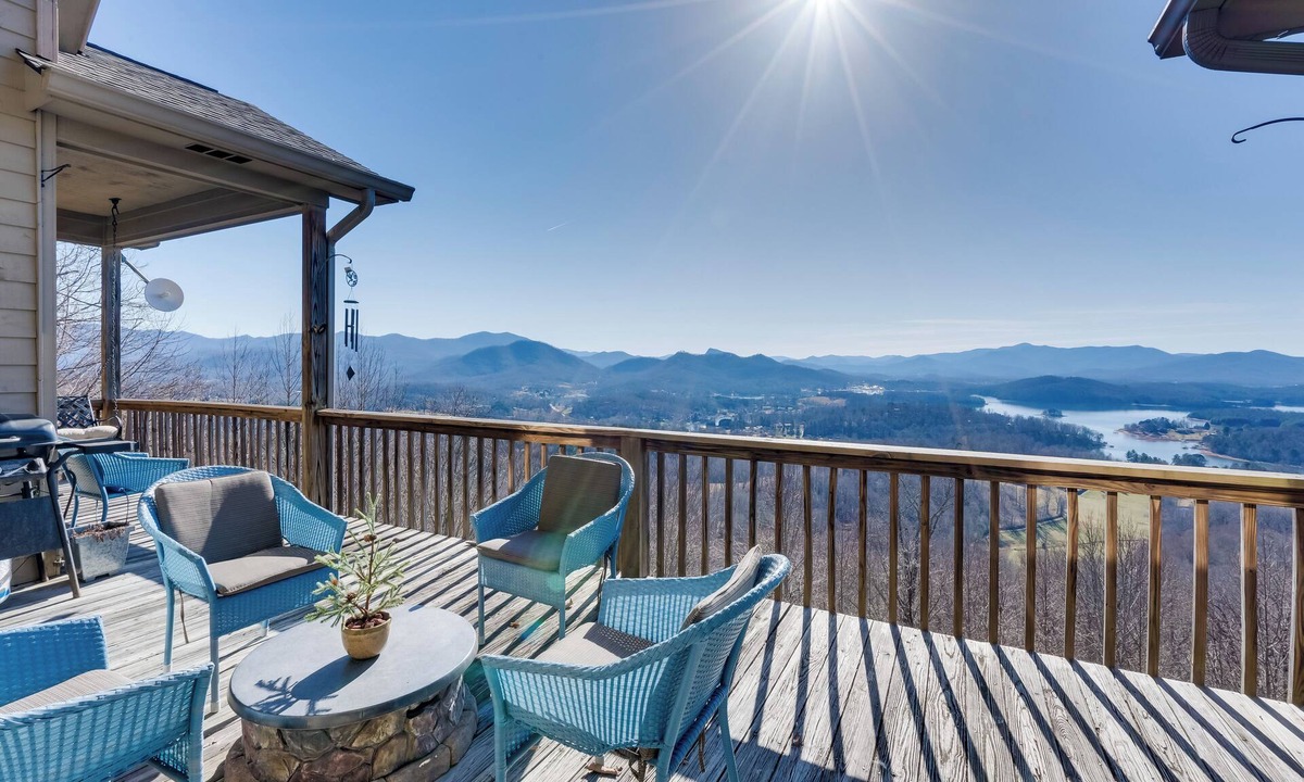Hayesville Cottage | Hot Tub, Mtn Views & Games! Hayesville Home