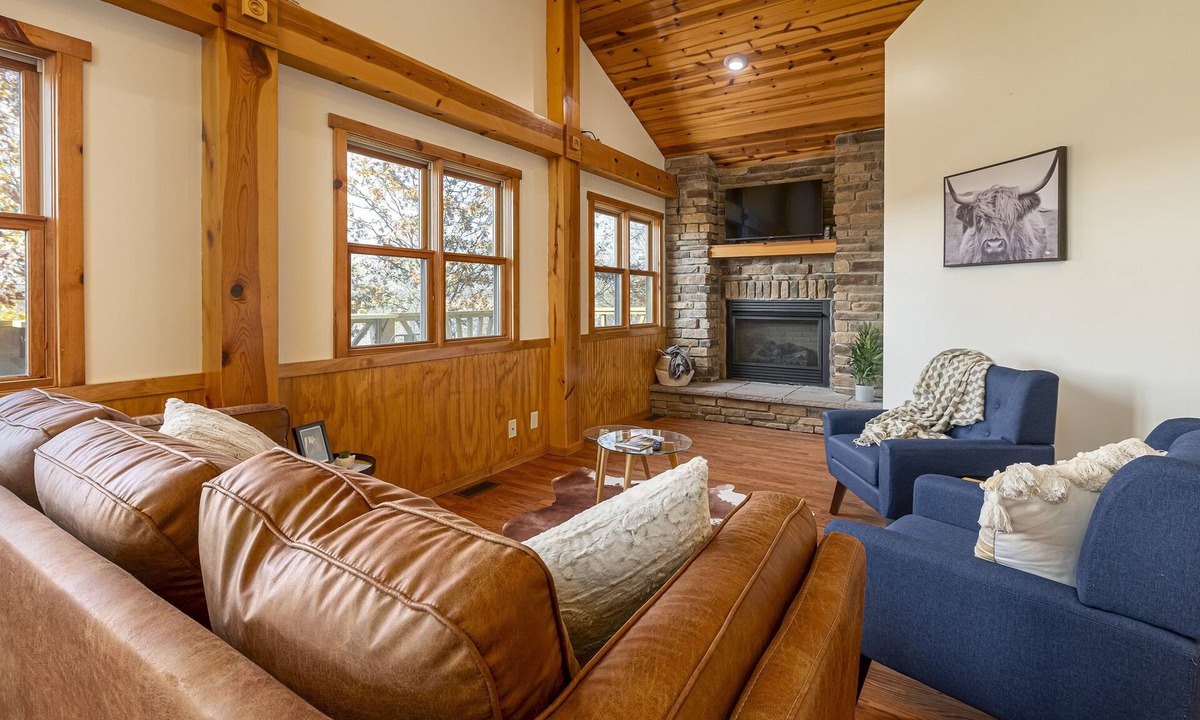 Carbondale House | Hot Tub Overlooking Sunset Ridge | Sleeps 6