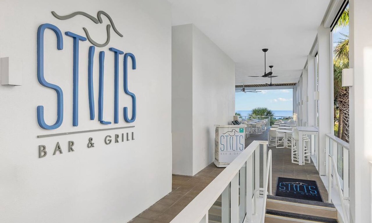 Marco Island Hotel | Hotel with 2 bedrooms, 2 full baths and AC in beautiful Marco Island.