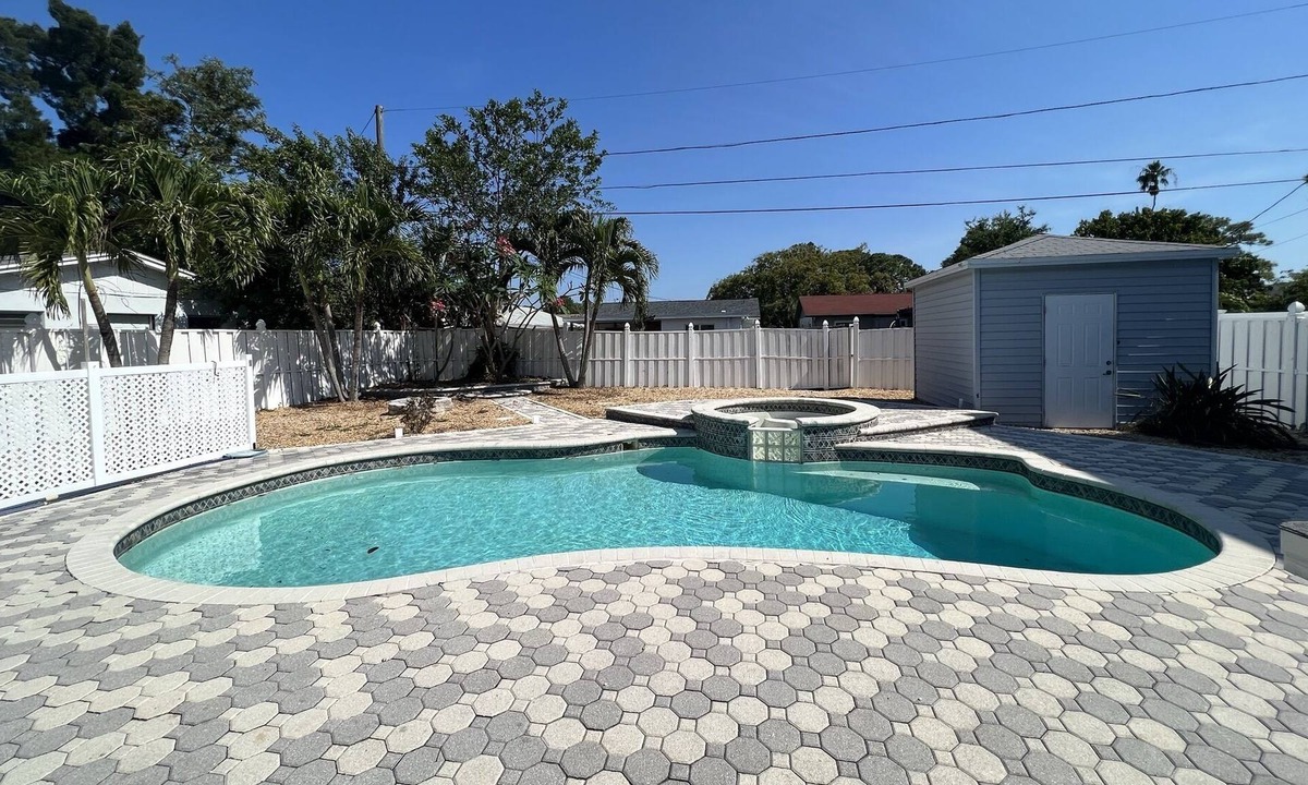 St. Petersburg House | House ~ Private pool! Pet friendly - Large backyard ~ 5 min from Gandy beach!