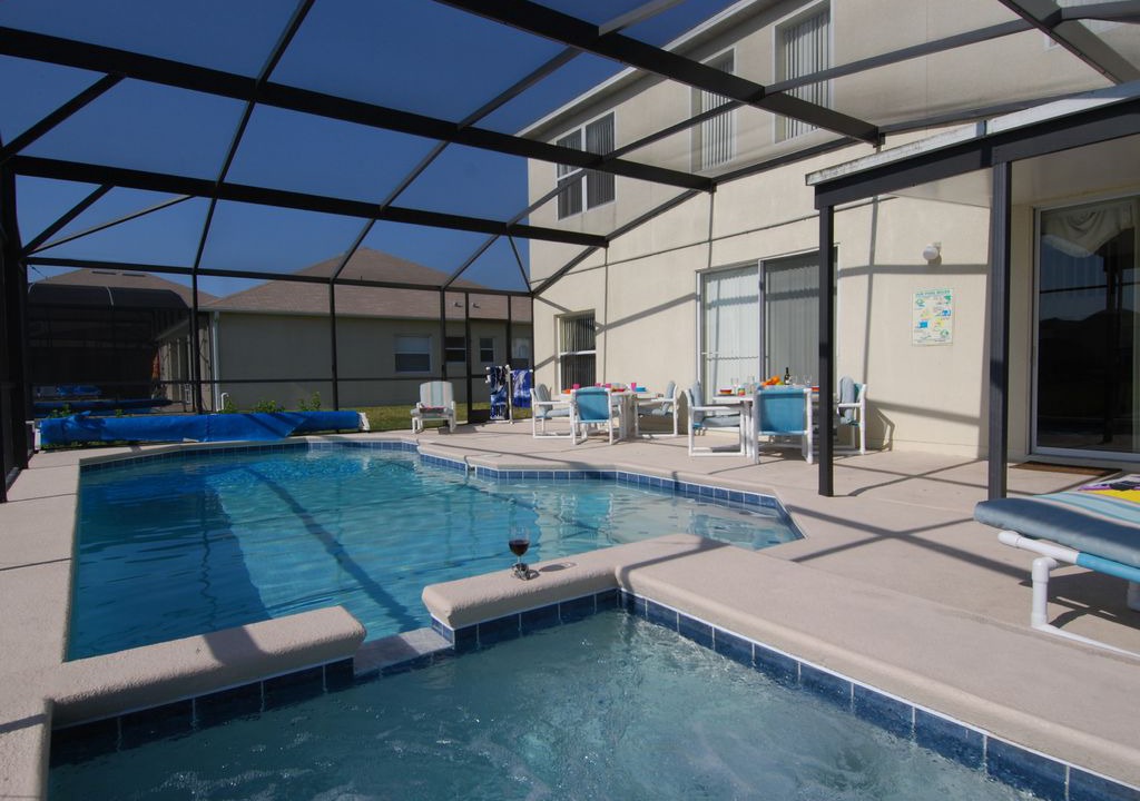 Crescent Lakes Villa | Huge 7 bed Villa on Crescent Lakes with Pool overlooking Lake Views!
