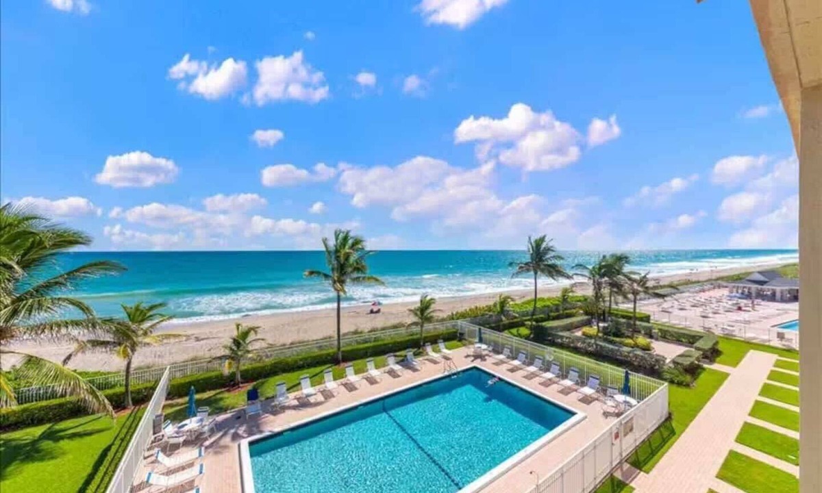 Hutchinson Island South Condo | Hutchinson Island,BeachFront, Heated Pool, Balcony, Top Floor