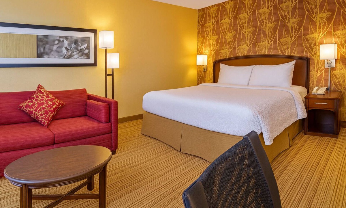 Durham Hotel | Ideal Location! Free Parking, Pool, Pets Allowed, Near Research Triangle Park