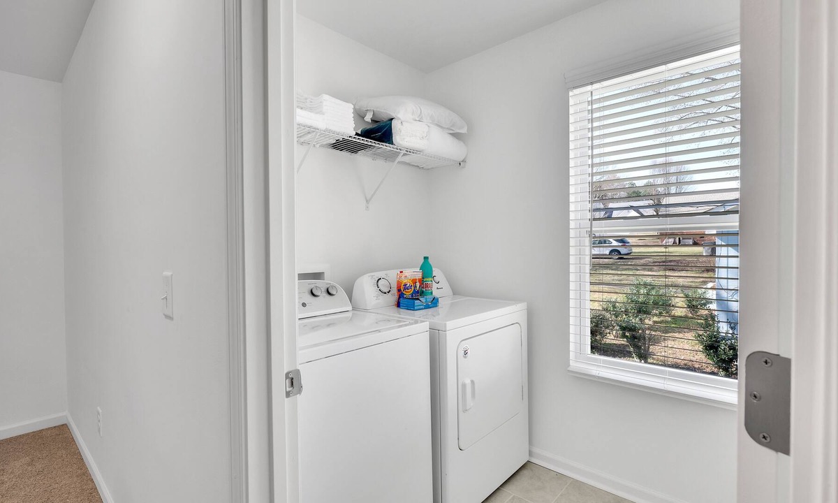 Charlotte House | Idlewild South Spacious~ 4BR + 6 Min drive Uptown