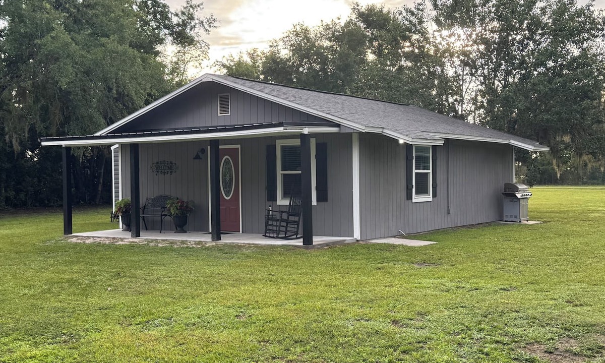 Watertown Cottage | Immaculate 2-bedroom cottage with AC in Lake City, FL