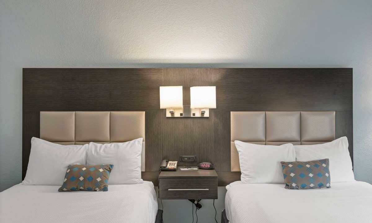Garden City Hotel | Iris Garden Inn